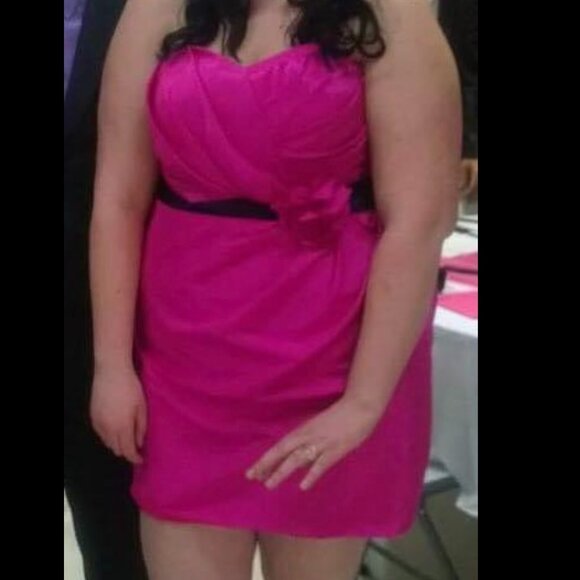 ✨Host Pick✨ Sleeveless fuchsia dress - Picture 2 of 11